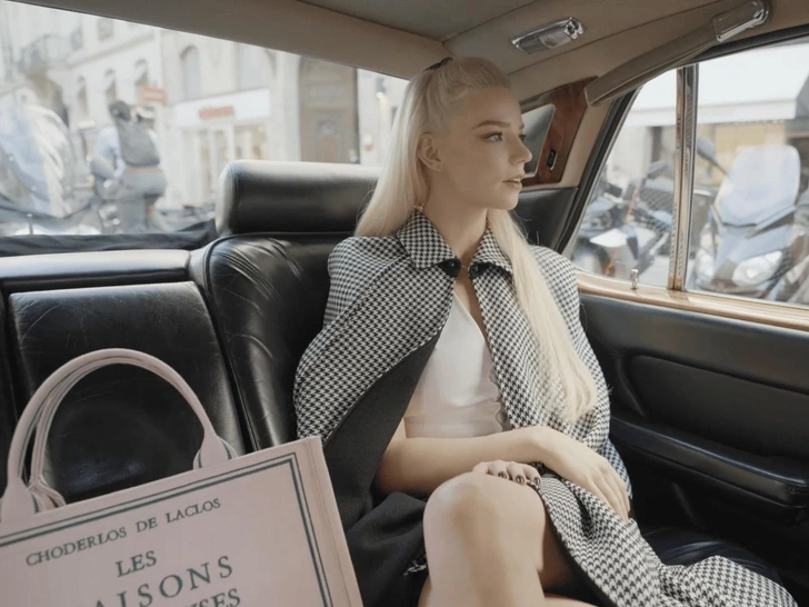 Аня Тейлор-Джой по пути на показ Dior