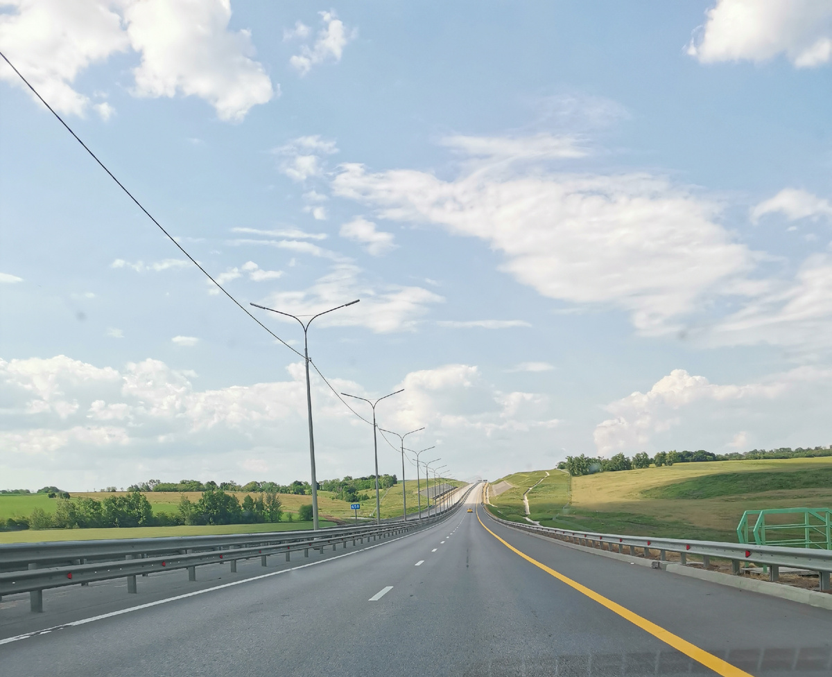 Проблема рывков авто особенно часто проявляется после сброса газа и последующем его небольшом добавлении, например, при регулировании круиз-контролем движения со спуска