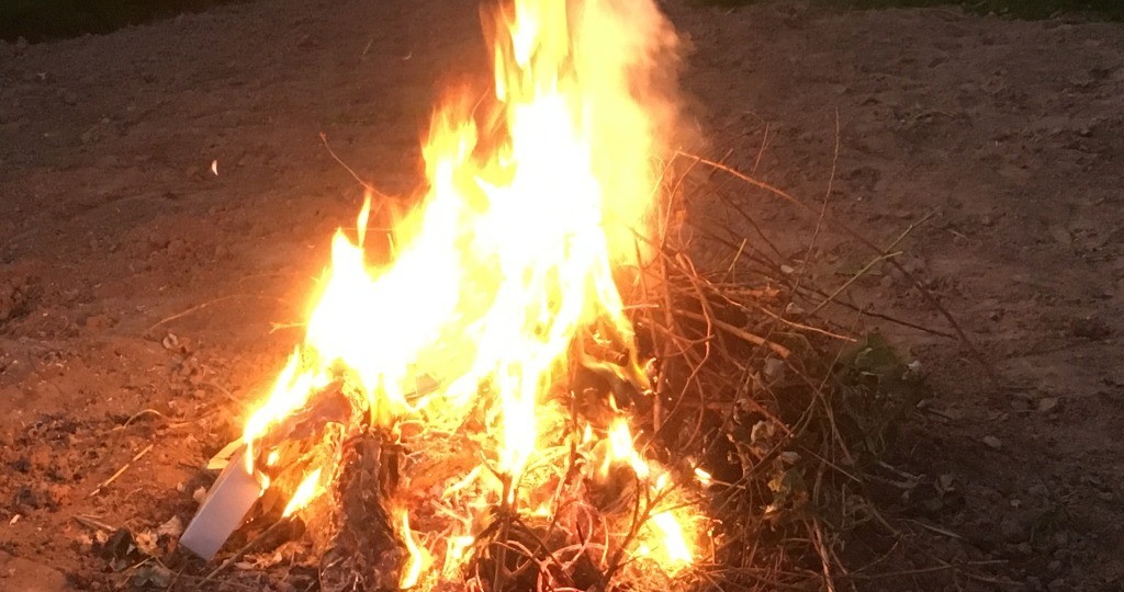 Костер на личном участке: как и что можно и нужно сжигать
