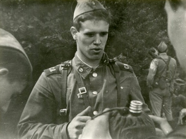 Интересно, фляжки тоже воровал? :)