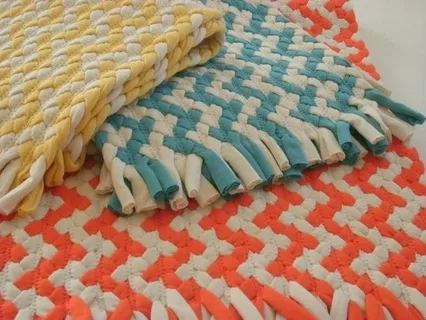 Коврик из старых футболок: вторая жизнь любимых вещей!