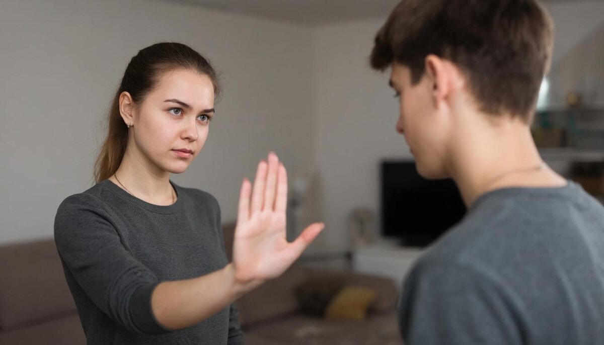 Откажитесь от «розовых очков» и используйте сарказм и критическое мышление как инструменты выживания в период осенних метаний.