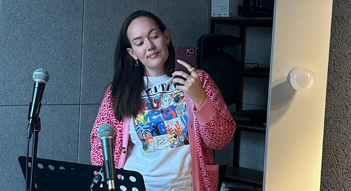 Привет! Меня зовут Катарина, уже 9 лет преподаю вокал взрослым на основе анатомии голосового аппарата, актерского мастерства и психологии.