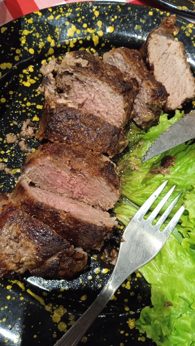 Стейк в ресторане стейков в Буэнос-Айресе