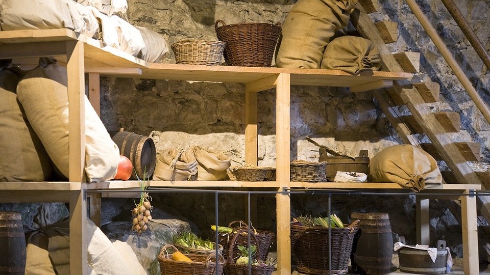 До и после холодильника: как в деревне хранили продукты и что из этого работает сегодня?