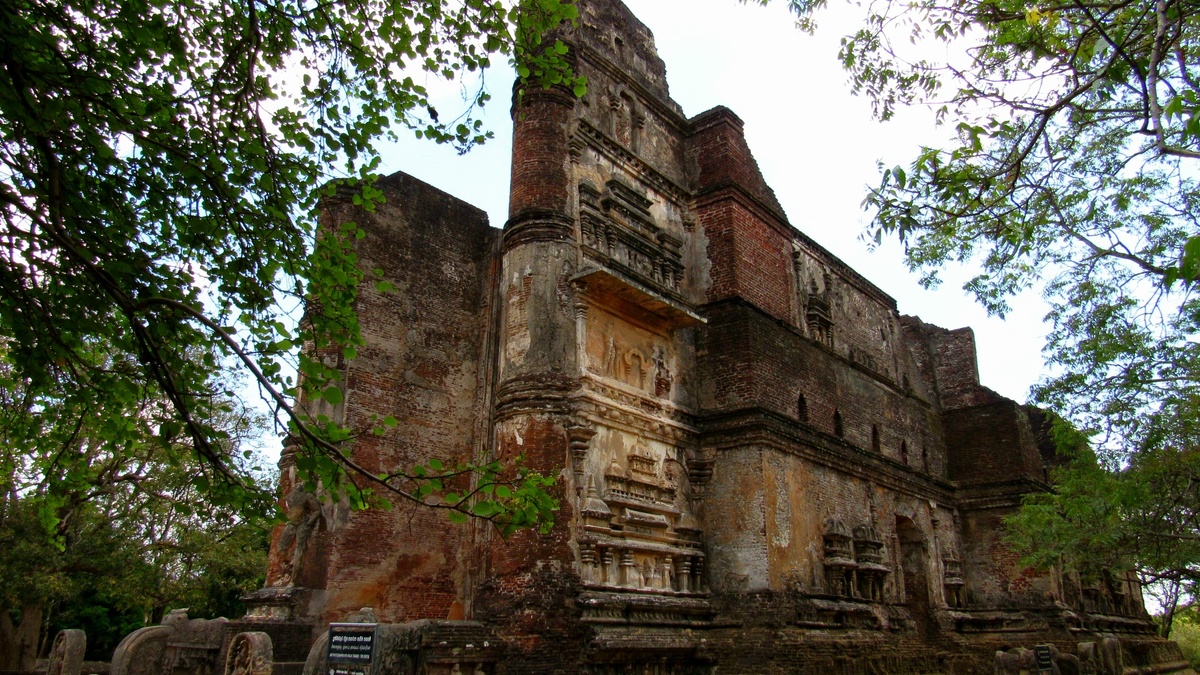 Храм Ланкатилака