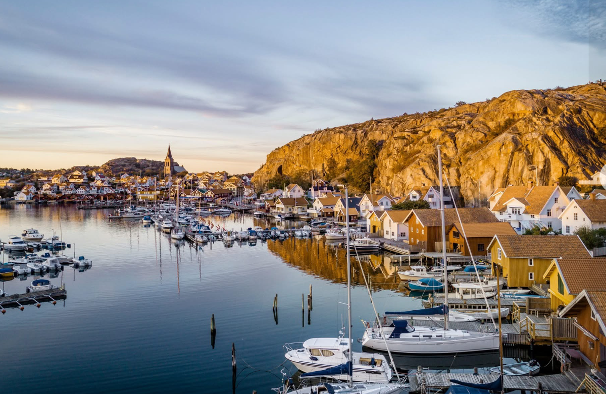 Шведские лодки в небольшом городке