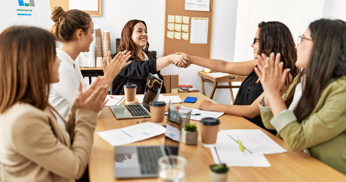 Мы не ждали системы поддержки — мы создали её сами. Просто начав заботиться друг о друге.