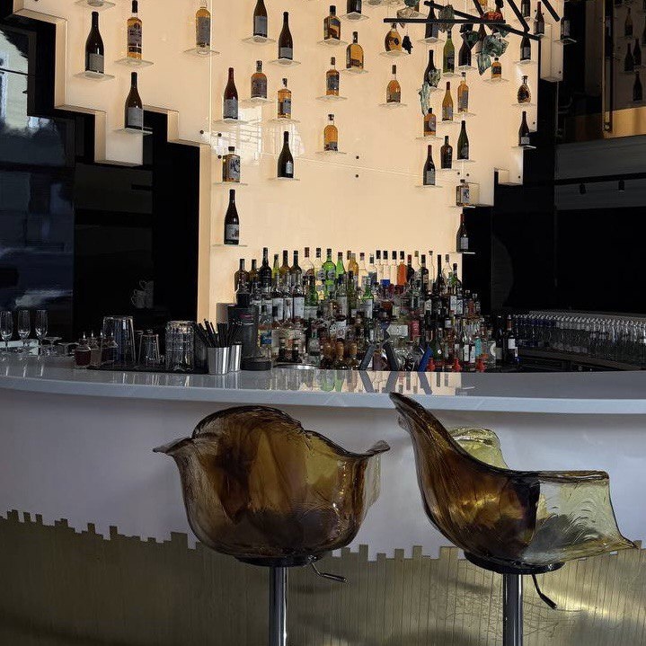 Бар с использованием минералов