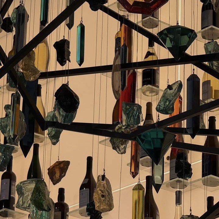 Бар с использованием минералов