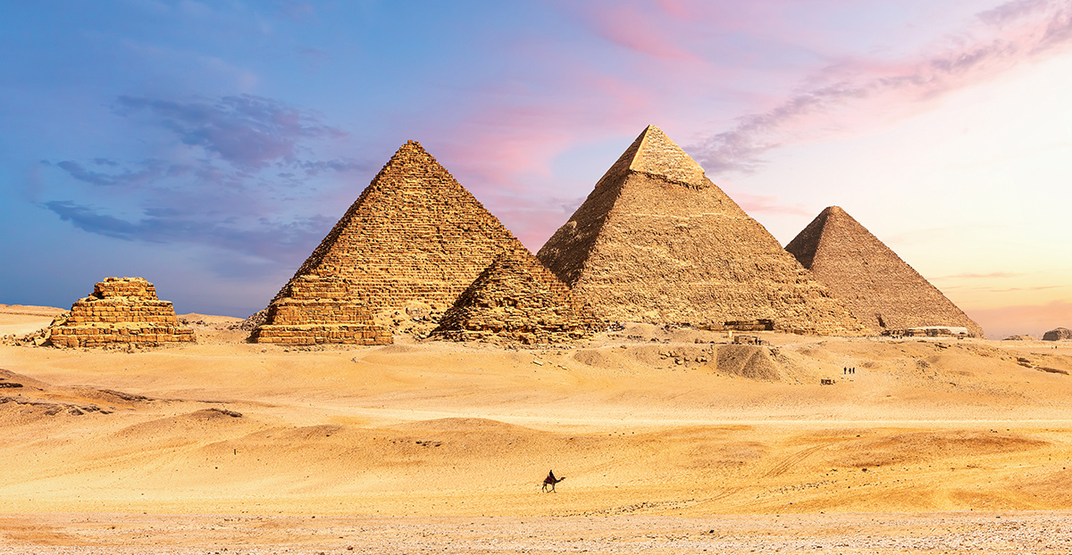 Пирамиды Микерина, Хефрена и Хеопса (слева направо), Гизе