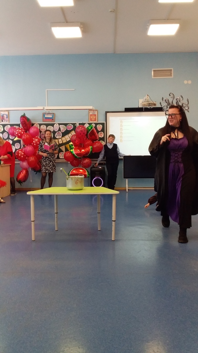 Злая колдунья мешает и плохое и хорошее....