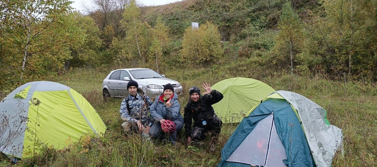 Наша дружная команда спелеологов, моих подписчиков и уже друзей, которые вместе со мной отправились в интереснейшее приключение в Гурьевскую каменоломню-бяки.