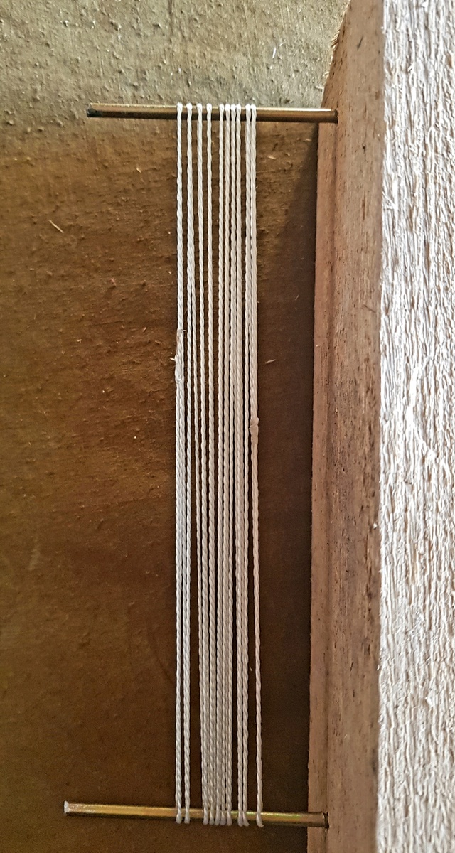 10 петель с каждой стороны. 