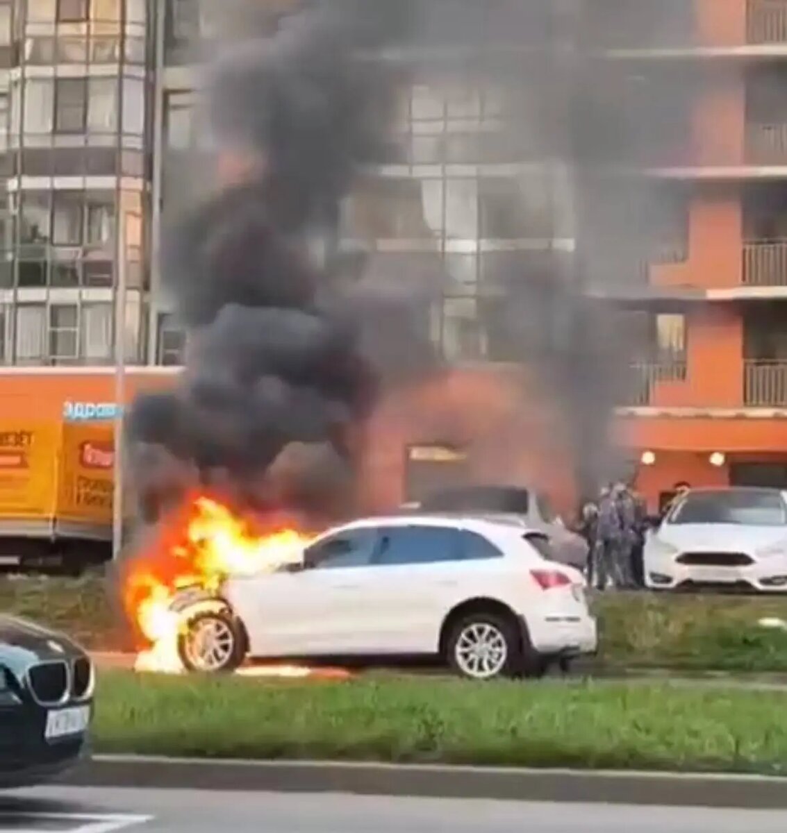    Фото: скриншот видео телеграм-канала Мегаполис | ДТП и ЧП | Санкт-Петербург | Питер