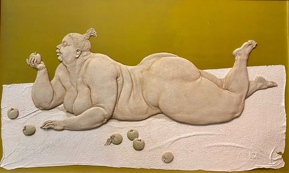 © Латиф Казбеков. Ева 21 века. Рельеф, авторская бумага, авторская техника. 2023.