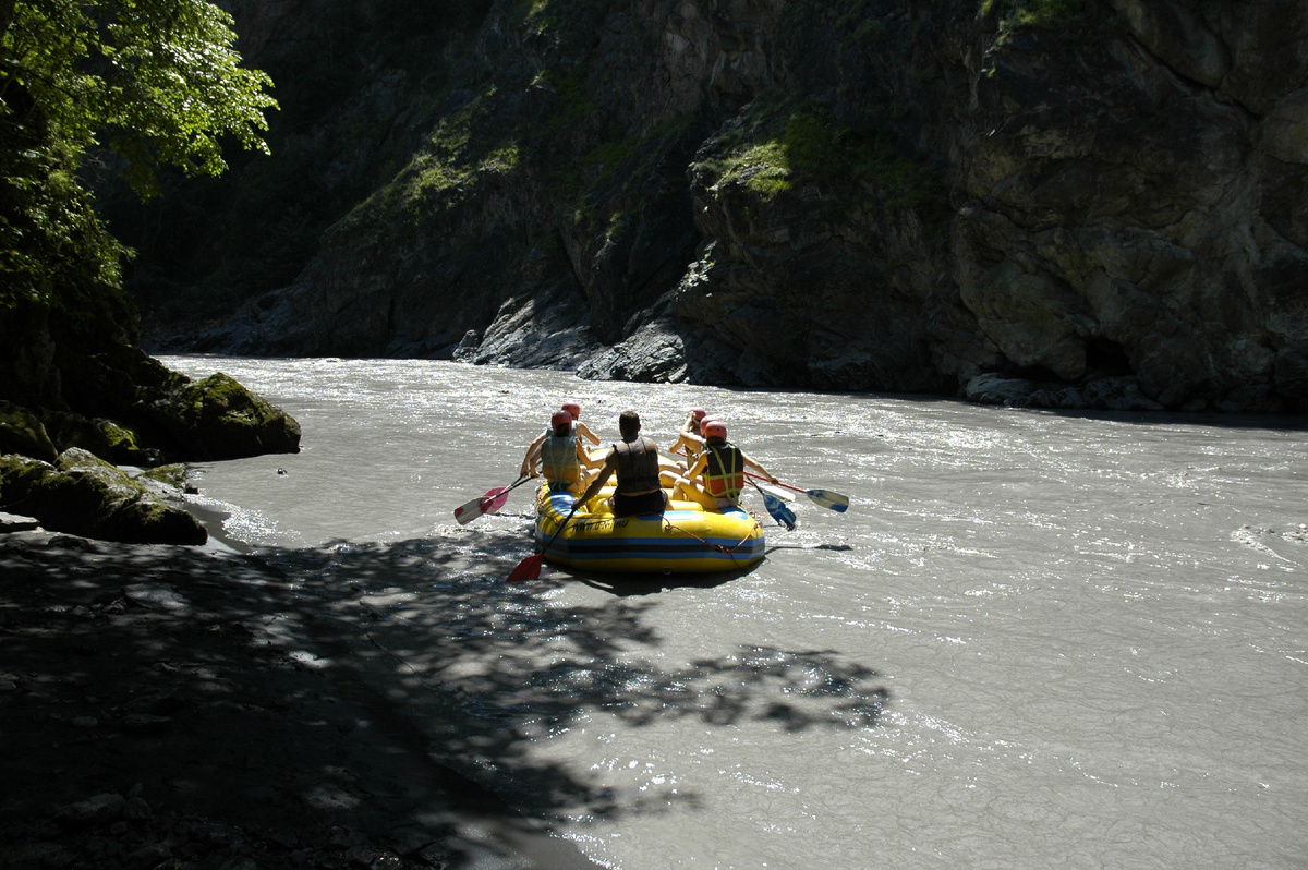 На берегу реки Белая в горах Адыгеи