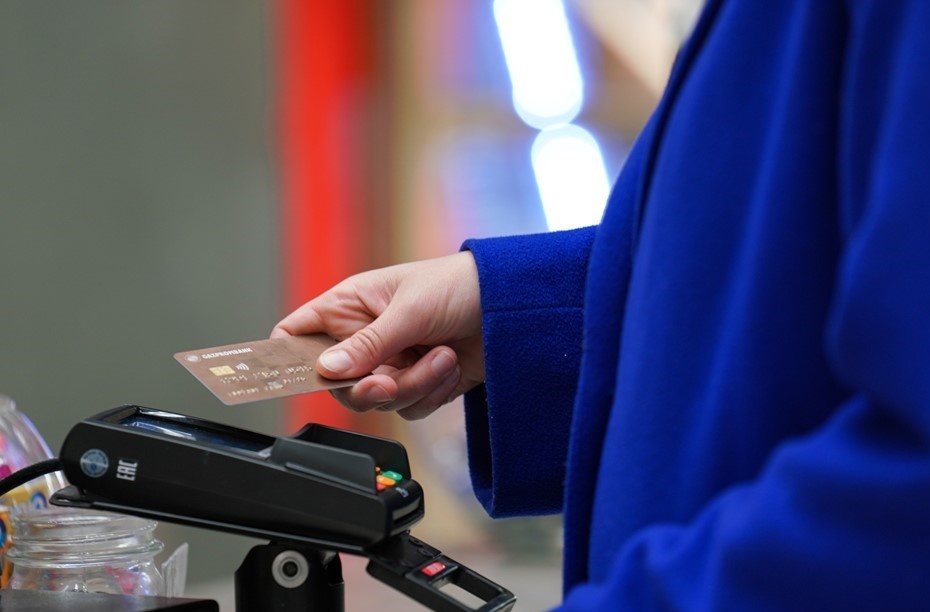    Оплата по QR–кодам через СБП вместо банковских карт может стать ещё популярнее Автор фото: "Известия"/Анна Селина