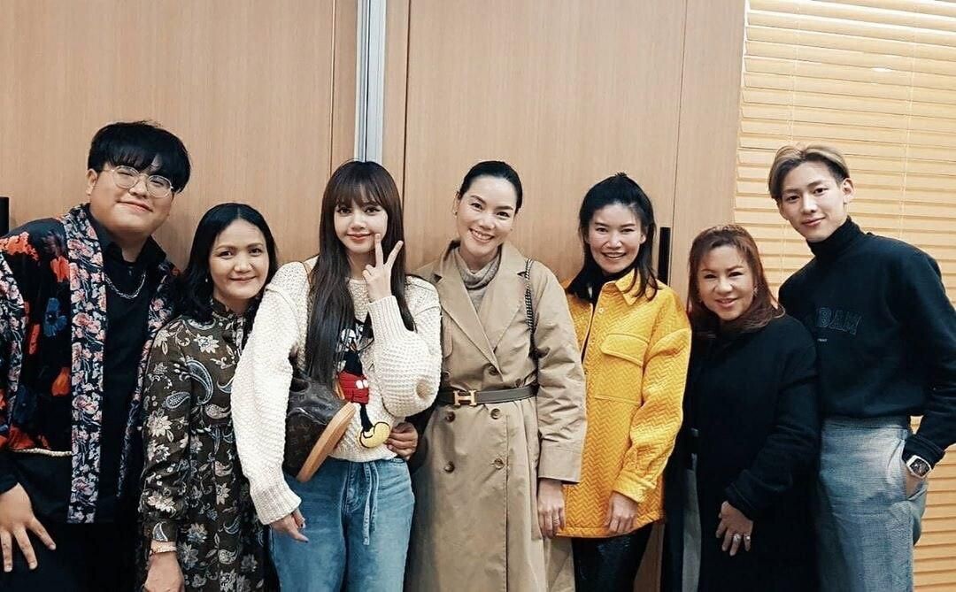 Тайцы Лиса и БэмБэм с родными