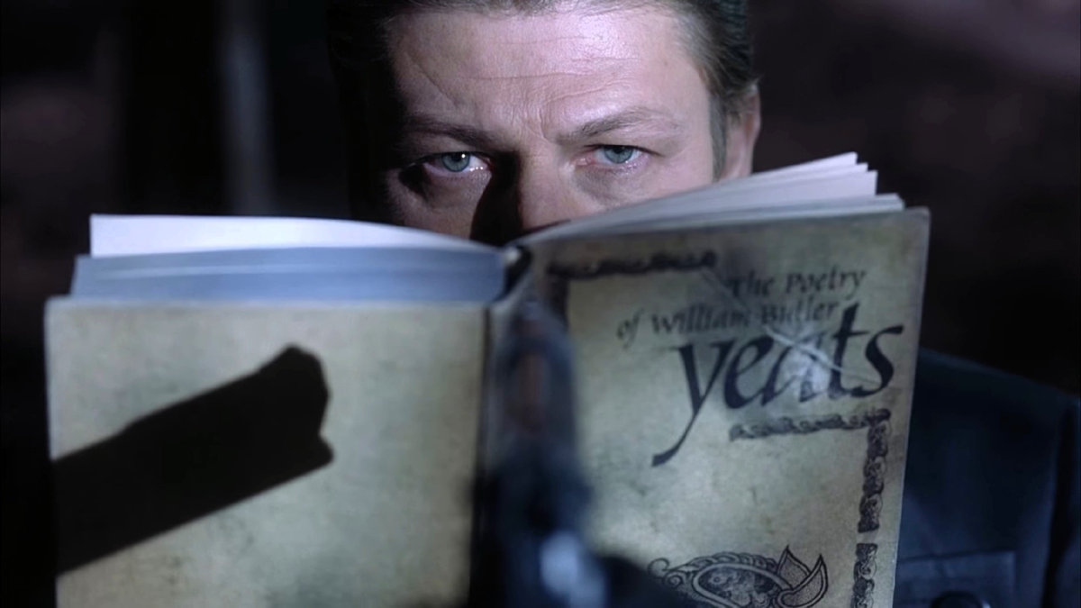 Кадр из фильма «Эквилибриум» (2002): момент, когда друг Престона читает стихи Уильяма Батлера Йейтса перед их последним разговором.