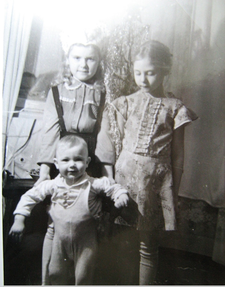 мы, вместе с Марчеканскими снегурочками (из общежития).