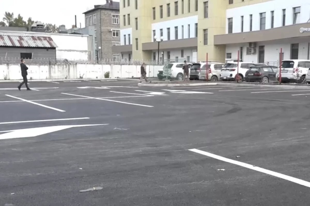    Большую парковку оборудовали в центре Южно-Сахалинска
