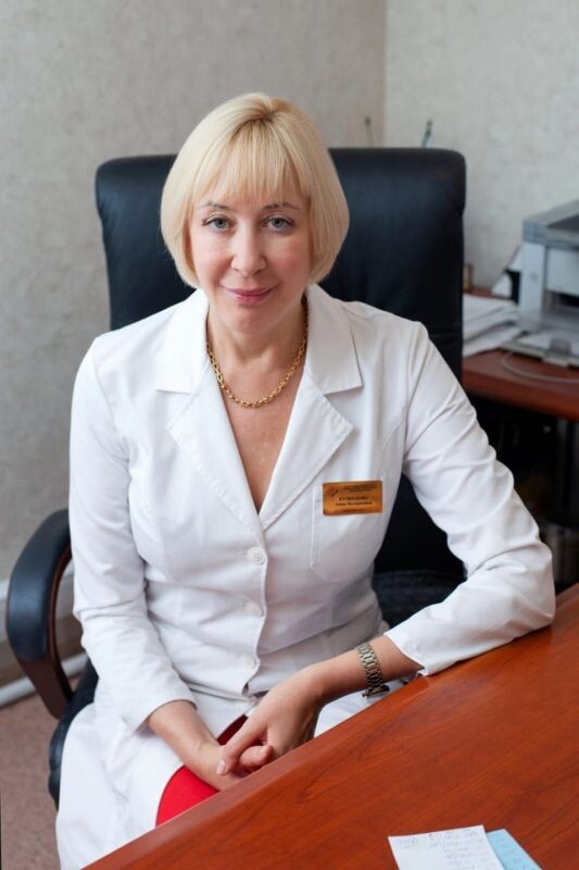    Главный внештатный специалист по инфекционным болезням Хабаровского края и ДФО – главный врач «Центра по профилактике и борьбе со СПИД и инфекционными заболеваниями» МЗ ХК Анна Кузнецова