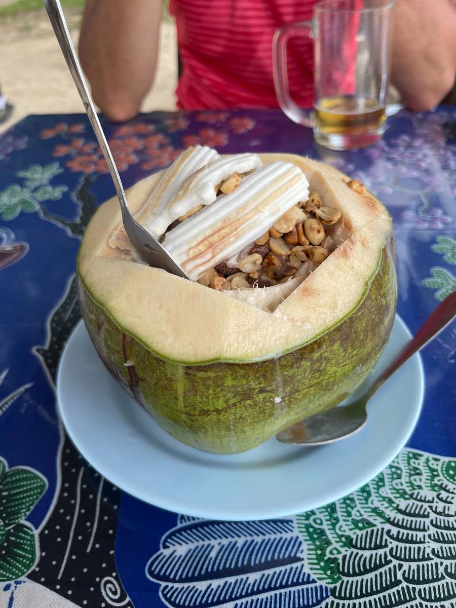 Мороженое в кокосе. Такое тоже возможно.