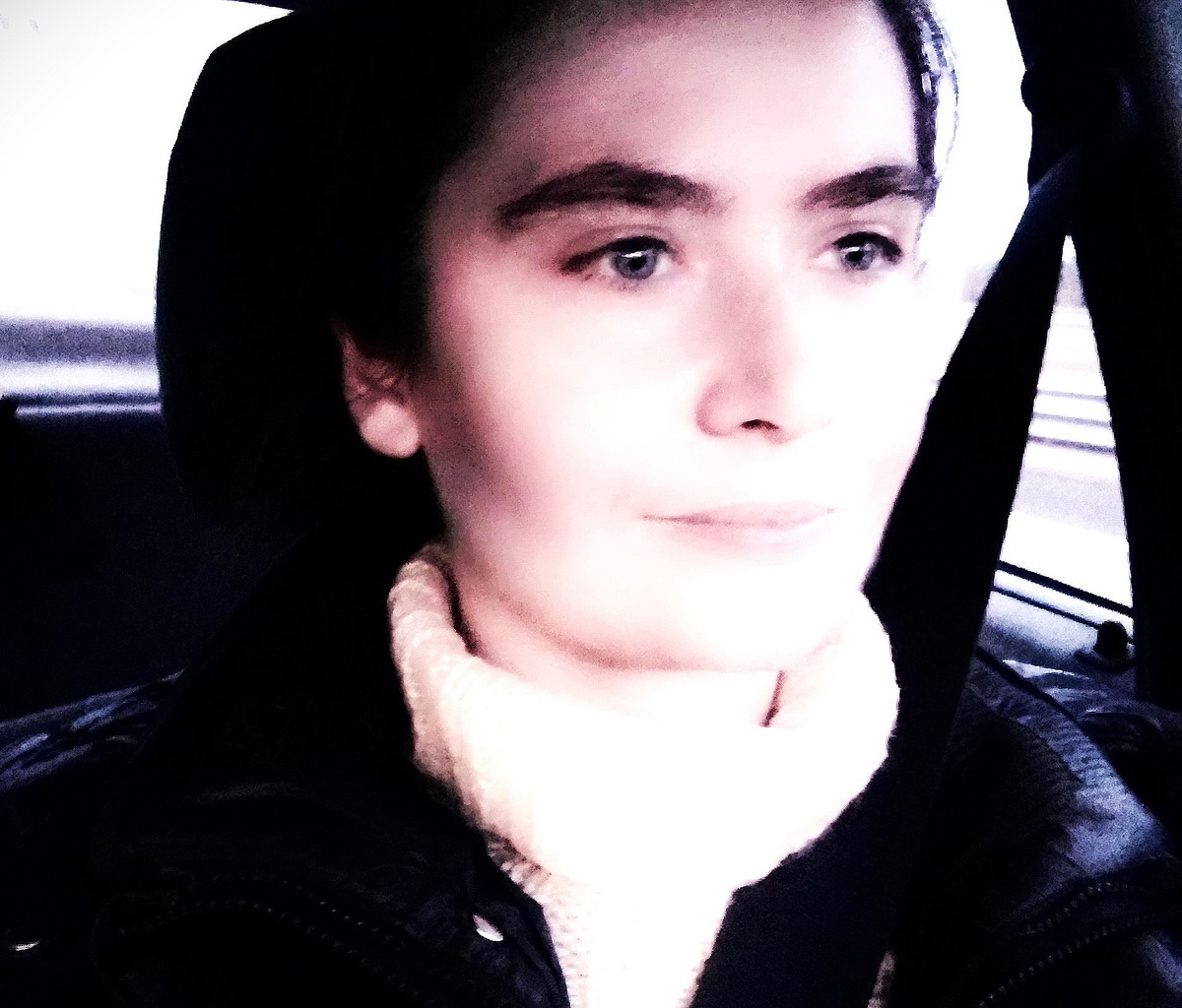 Валя (Юля Островская)