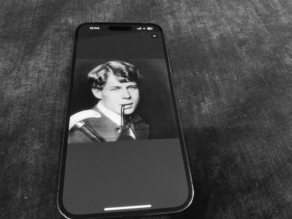 Фото на телефоне. Сергей Есенин. Помним. 