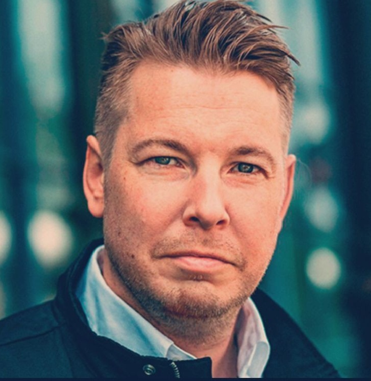 Фредрик Бакман