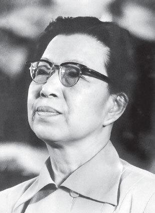 Цзян Цин (14 марта 1914 года, Чжучэн — 14 мая 1991 года, Пекин), известна также по сценическому имени Лань Пин — китайская актриса, ставшая в 1938 году женой Мао Цзэдуна и вошедшая в высшие эшелоны власти в Китае. Играла большую роль в руководстве Культурной революцией