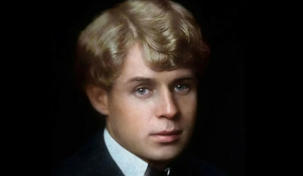 Сергей Есенин. Портрет взяла из свободных истоников на просторах интернета