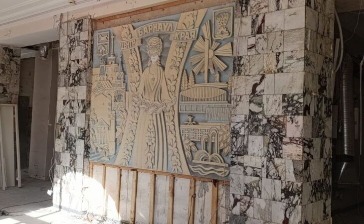 Монументальное панно в "Доме под шпилем". Фото: "Атмосфера"