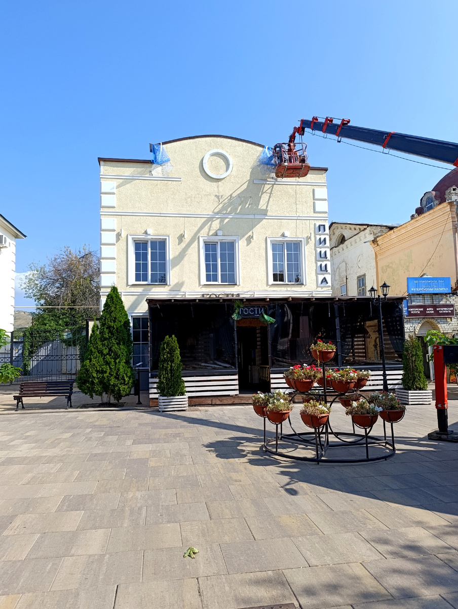 Сюда мы в последний приезд заходили, но меню и цены нам не понравились 