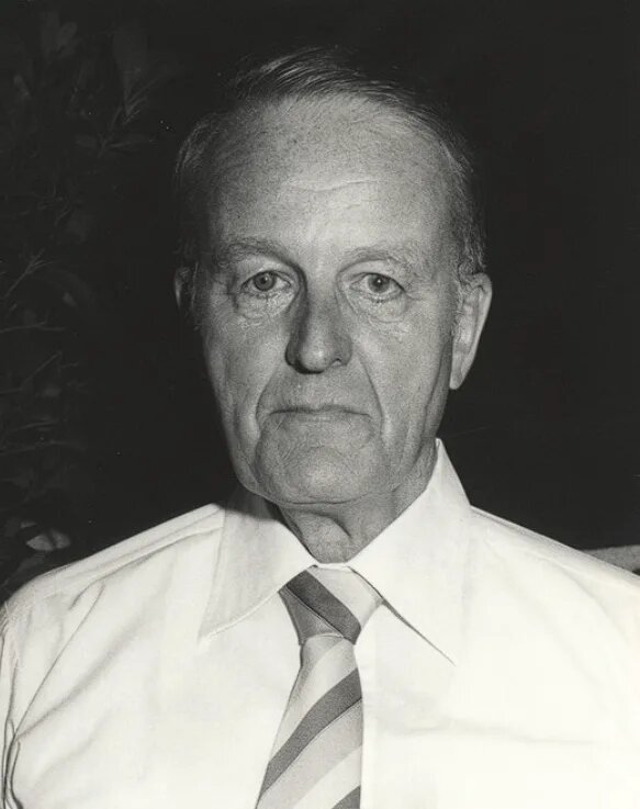 Вернер Шибелер - дипломированный физик, профессор, доктор естественных наук.