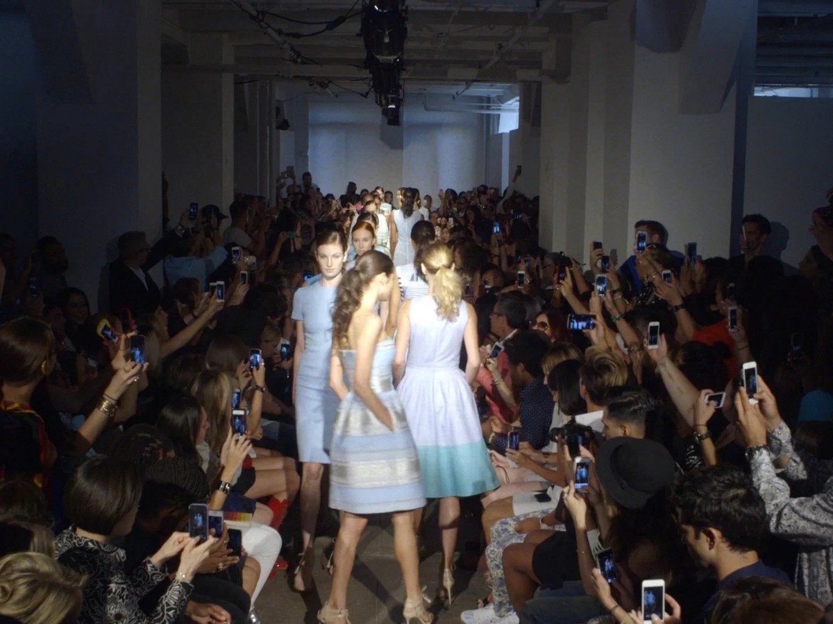 Модный показ. Кадр из фильма «Реальная цена моды». Фото из интернета