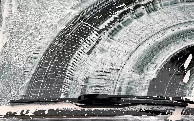    Фотофрагмент ресурсных испытаний дворников.