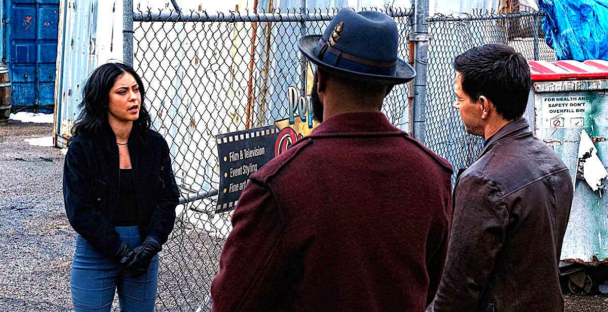 Перефразируя режиссёра Якина: "Я не узнаю вас без цифрового грима!". Однако да - это та самая Роза Салазар, что играла Алиту в "Алите: Боевом ангеле" (2019). 