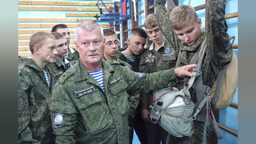    Сергей Язков не устает повторять своим ребятам - технология прыжка должна быть отработана до автоматизма. Фото Архипа Ларченко и из личного архива Сергея Язкова. Владимир Головенко