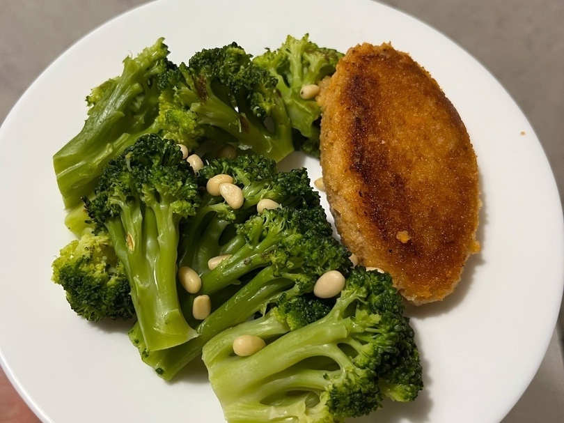    2 ложки в фарш - и котлеты выше всяких похвал: сочные, нежные и тающие во рту - в 100 раз вкуснее, чем ресторанные