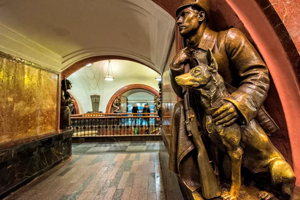 Пограничник с собакой, чей нос так любят студенты