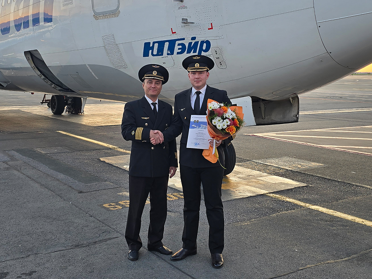 Ренат Гаймалтдинов, заместитель командира летного отряда № 6 по организации летной работы - командир авиаэскадрильи Boeing 737 и Никита Бабнищев, командир Boeing 737 летного отряда № 6
