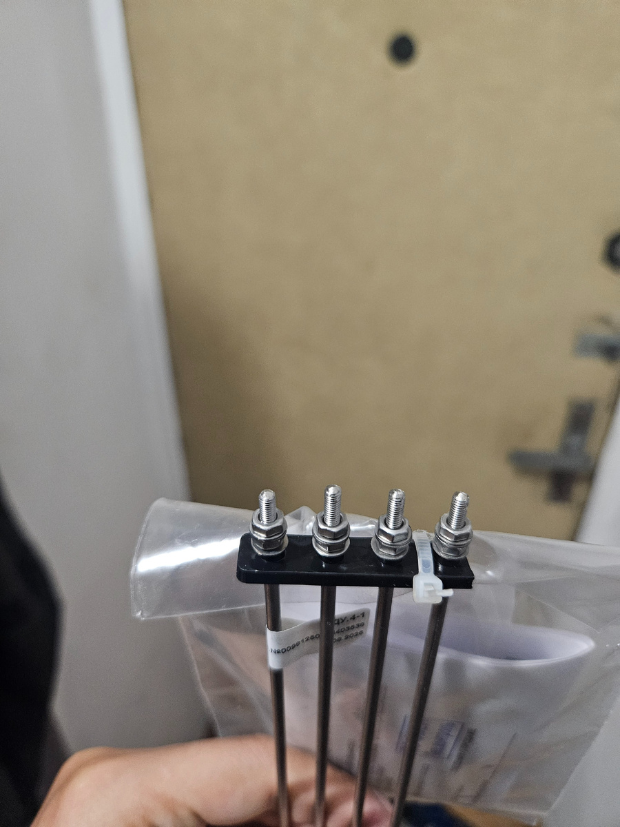 Датчик уровня кондуктометрический