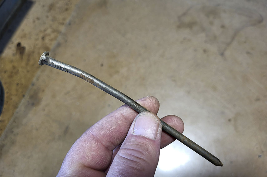 Обычный гвоздь — основа будущего приспособления