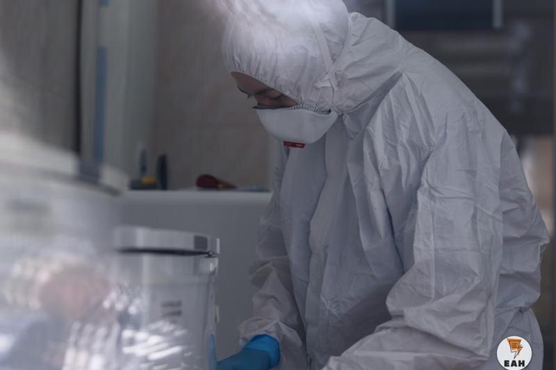    Врач в лаборатории