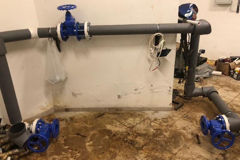    Читатели ЕАН. Ремонт труб в доме по улице Юлиуса Фучика, 1