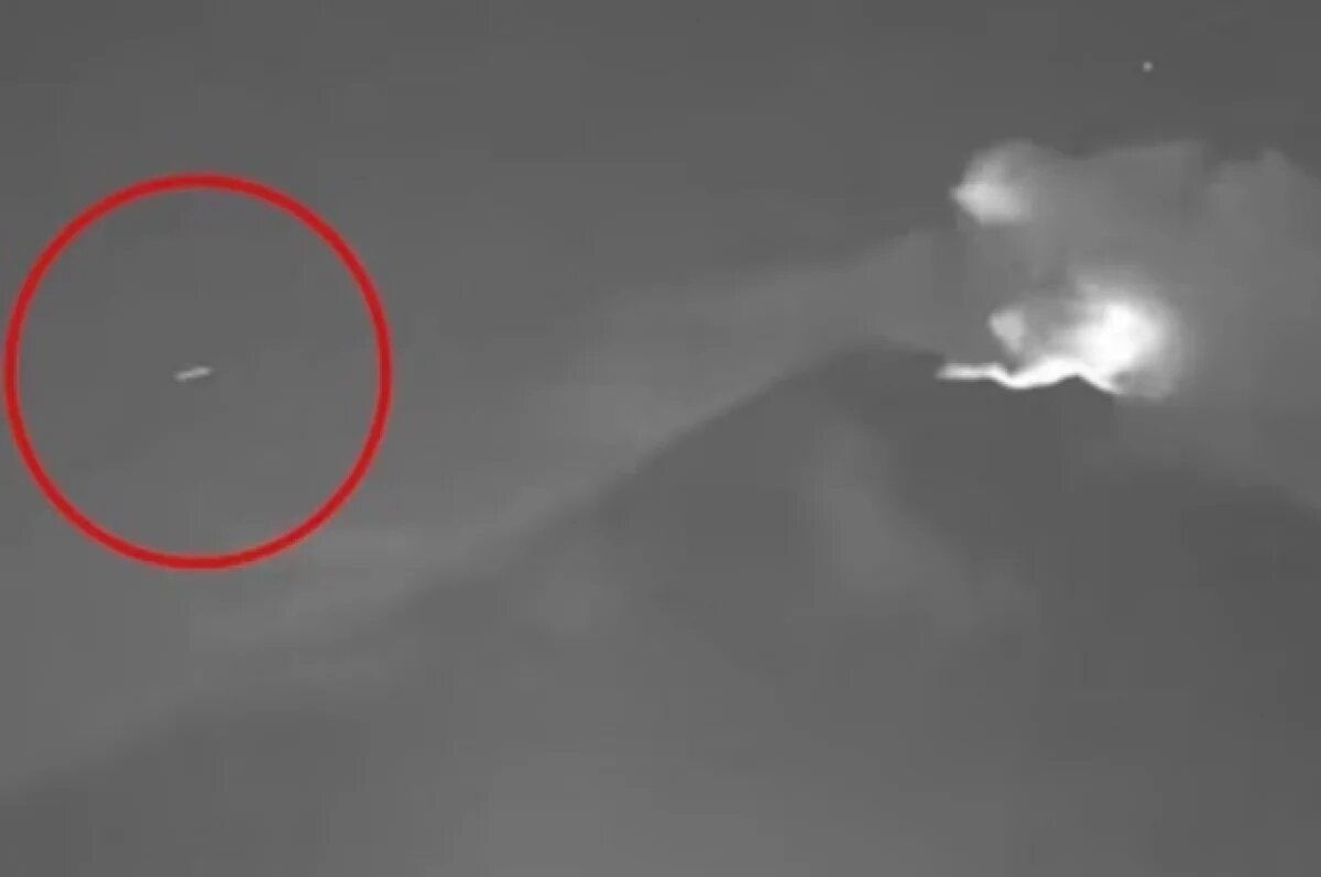    НЛО замечены над вулканом в Мексике, который называют порталом пришельцев