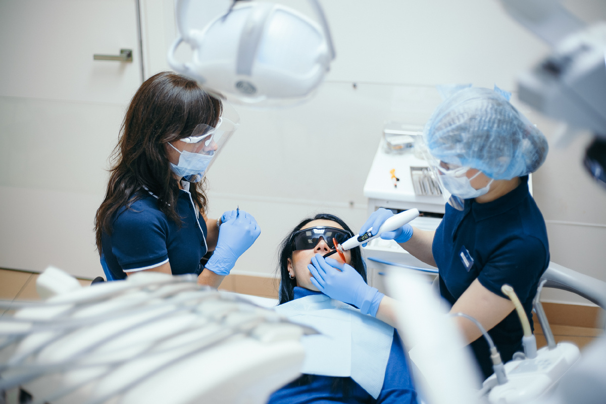 Фотография взята с сайта стоматологии Дмитрович Фэмили https://www.dmitrovich.ru/