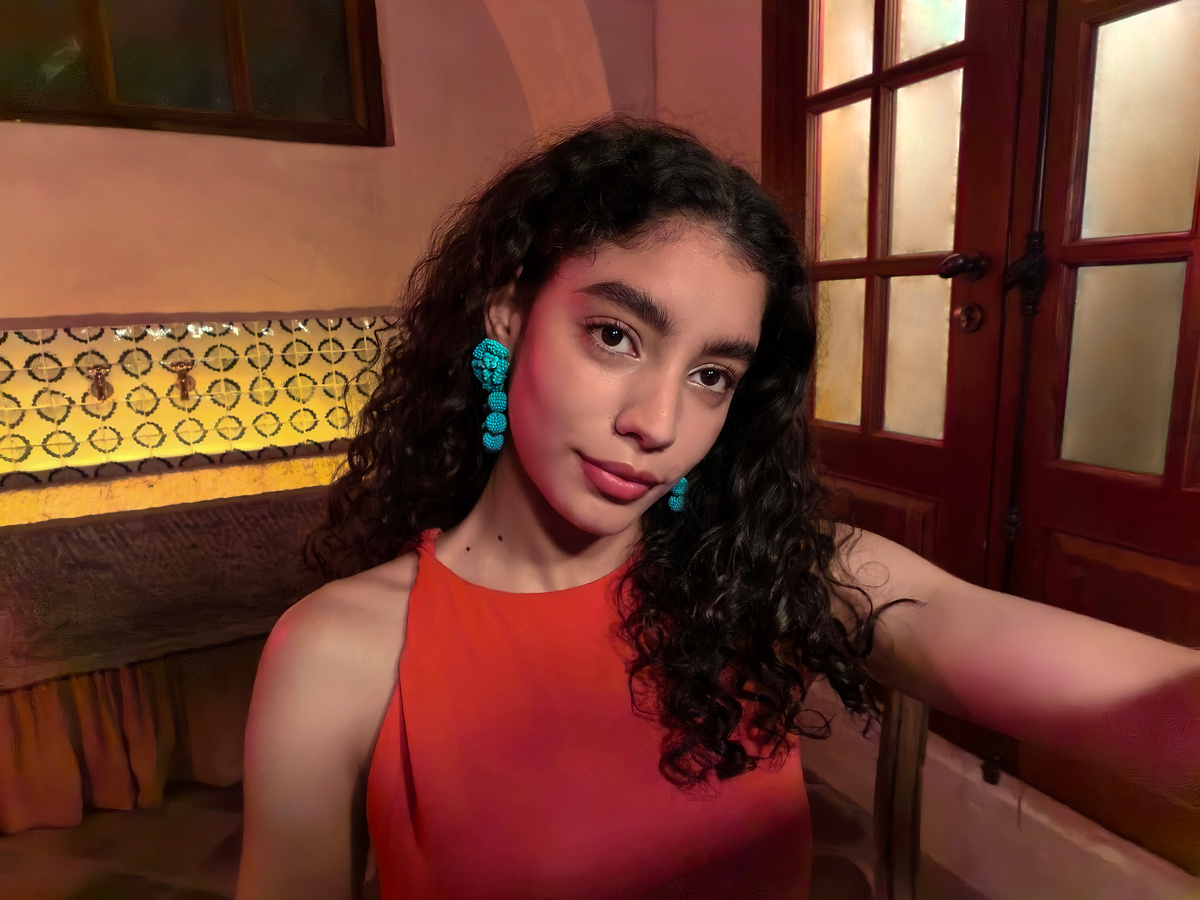    Селфи, сделанное на смартфон HUAWEI nova 14